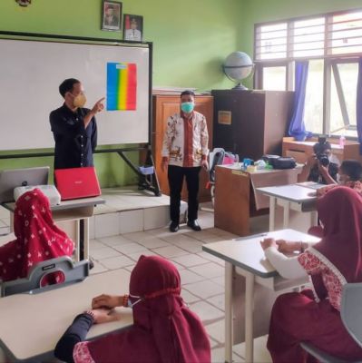 Nadiem Makarim Membolehkan Sekolah Tatap Muka dengan Beberapa Syarat